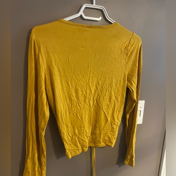 Live in the Moment front scrunch top - Picture 5 of 5